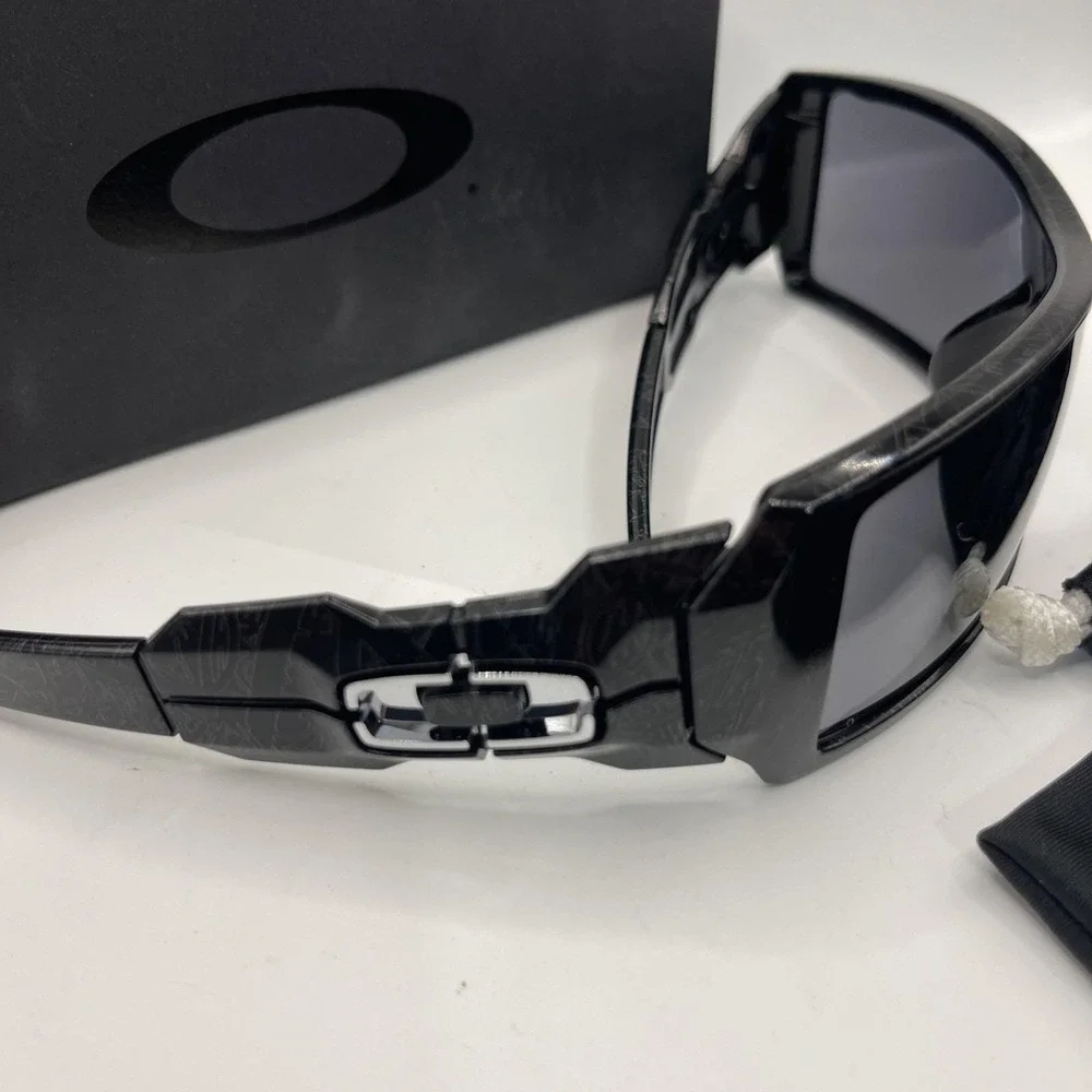 OAKLEY Oil Rig Sunglasses Black Silver Ghost Black Iridium RARE 24-058